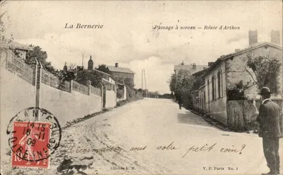 La Bernerie — Passagem de nível — Rua de Arthon — Clichés L.M. — V.P. Paris No.1
