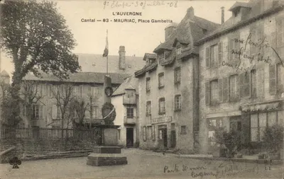 Mauriac - Place Gambetta — L'Auvergne, Cantal — editor L.L. n°1