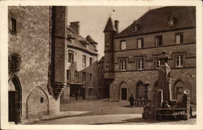 Salers — Hotel de Ville e busto de Tyssandier d'Escous — ARGRA