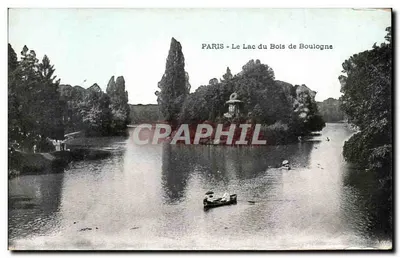 PARIS - Le Lac du Bois de Boulogne — vue du lac avec embarcation — éditeur non visible