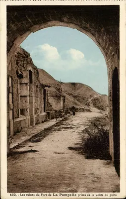 ला पोंपेल के किले के अवशेष — बर्तन के छेद से ली गई दृश्य — जैक्स फ्रेविल, निर्माता, रीम्स