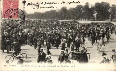 PARIS — Cảnh đám đông một ngày diễn hành, Esplanade des Invalides — LL. n°270