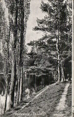 Vincennes - O Lago — vista do lago cercado por árvores