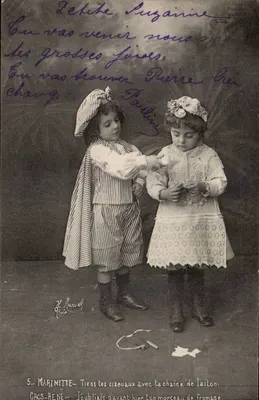 Dos niños jugando con una cadena de latón — 5. MARLINETTE — Foto de J. Manuel