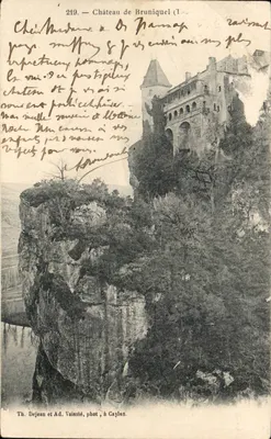 Château de Bruniquel (Tarn) — vue du château perché sur un éperon rocheux — Th. Dejean et Ad. Vaissié, phot. à Caylus