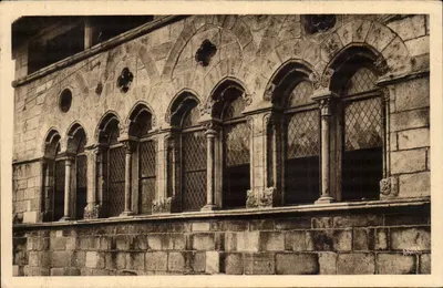 A Loggia do Oustal de la Mounedo — Século XIV — Editor: ÉtÉ des Arts Graphiques, Toulouse