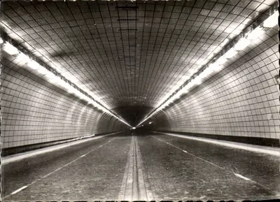 O túnel rodoviário sob a Colina da Croix-Rousse