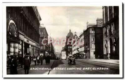 Sauchiehall Street, olhando para leste, Glasgow — vista de rua animada com pedestres e veículo — sem editor ou número de série visíveis