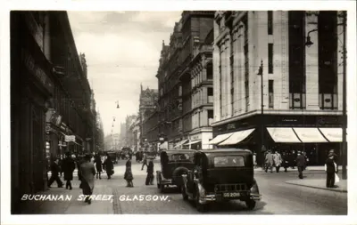 Buchanan Street, Glasgow — vista de rua animada com carro GG 2018 — editor desconhecido