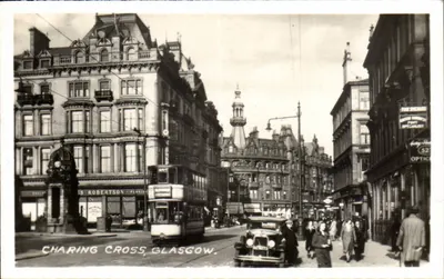 Charing Cross, Glasgow — vista de rua com trem e carros — editor não identificado