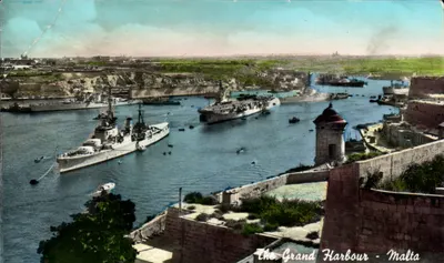 Der Große Hafen - Malta — Luftbild von Schiffen — Joseph Galea & Sons, nicht nummerierte Serie