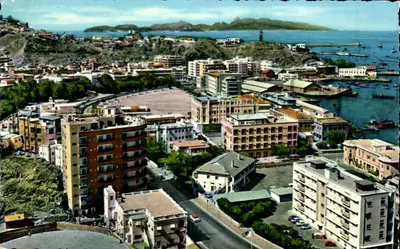 Vista aérea da cidade costeira — Aden — Sociedade Marítima L. Savon & Cie