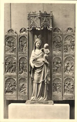 Virgem com o Menino — Século XIV — Igreja de Rampillon (S.-et-M.) — Edições A. Noyer, Paris