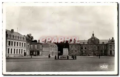 Sainte-Menehould (Marne) — Place de l'Hôtel de Ville — Édition MAGE