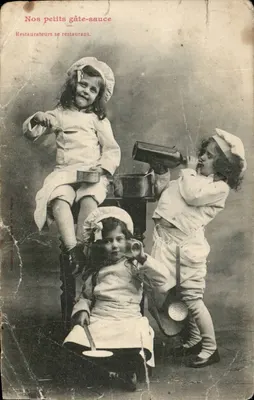 Fantasie - Kinderen - Onze kleine serveer saus - wijn - chef - de keuken - koken - Antieke ansichtkaart