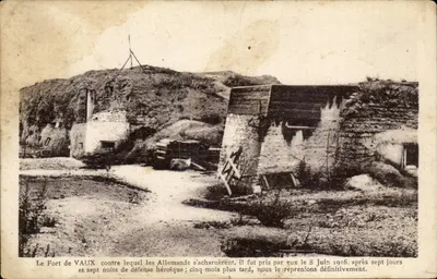 वॉक्स के किला — पहले जर्मन और फिर फ्रांसीसी 1916 में — एडिटर अनिर्धारित