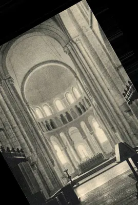 Fontgombault — A Igreja Abbatial, o Coro e o Santuário — Edição da Abadia de Fontgombault