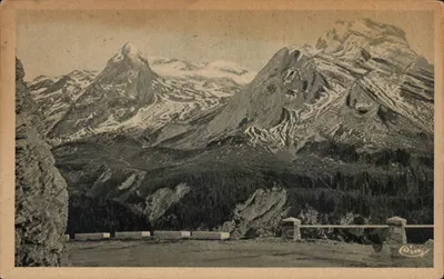 As Pirineus — Arredores de Laruns (B.-Pirineus) — Héliogravure Guilles Macon