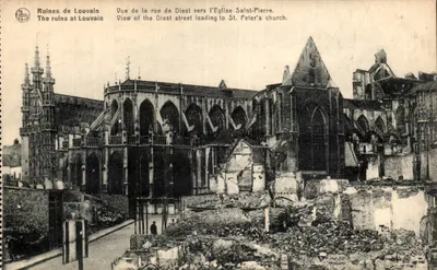Ruínas de Louvain — Vista da rua de Diest em direção à Igreja de São Pedro — N. ELS, Bruxelas