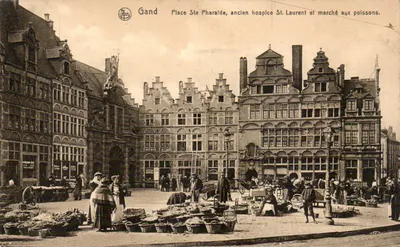 Gand - Place Ste Pharaide, ancien hospice St Laurent et marché aux poissons.