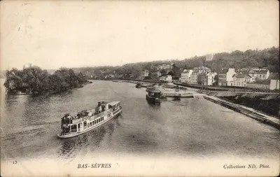 BAS-SÈVRES — Vista do rio com barco — Coleções ND. Fot. n°13