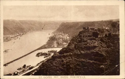 St. Goar com a Fortaleza Rheinfels — vista do rio Reno e do castelo — editor não visível