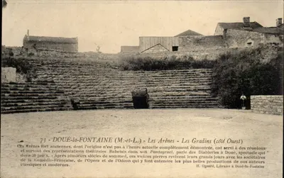 As Arênes - Os Gradins (lado Oeste) - Doué-la-Fontaine (M.-et-L.)