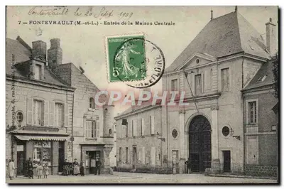 Fontevrault (M.-et-L.) — Invoer van de Maison Centrale — me Natale Saurin