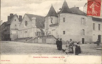 Doué-la-Fontaine — O Hotel de Ville — Edição Brisset