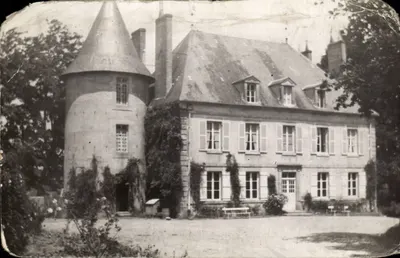 Schloss Châtellet — Ansicht des Schlosses mit runder Turm — unbekannter Verlag