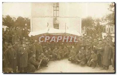 Groupe de soldats — devant une tente militaire — éditeur inconnu