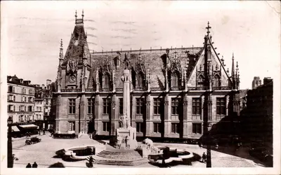 Rouen - O Palácio de Justiça e o Monumento aos Mortos pela Pátria — (por Réal del Sarte)