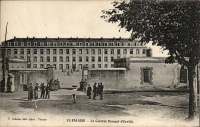 FALAISE — A Caserne Dumont d'Urville — C. Jeanne, edit.-fot. Falaise, n°33