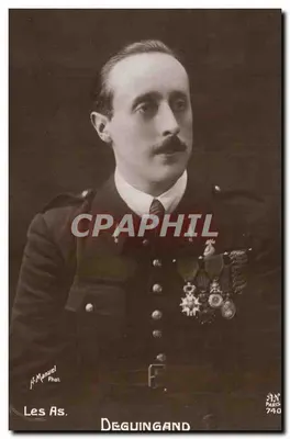 Sr. Deguingand — retrato militar com condecorações — H. Manuel Fot. Les As. Paris 74-0