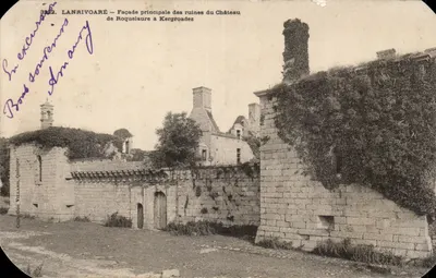 Lanrivoaré — Facha principal das ruínas do Castelo de Roquelaure em Kergroadez — Coleção Villarba Quilipper