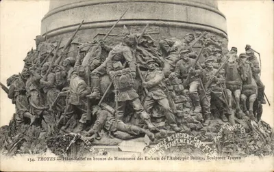 Troyes — Haut-Relief en bronze du Monument des Enfants de l'Aube, par Briden, Sculpteur Troyen