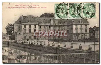 TROYES (Aube) — La Préfecture — restaurée en 1892 après un incendie