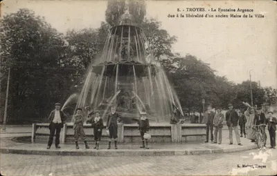 CPA Troyes La fontaine Argence