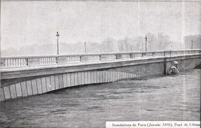 Inondations de Paris (Janvier 1910). Pont de l'Alma — Édition non identifiée