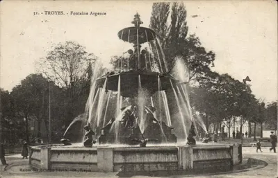 Troyes - Fontaine Argence — Maison des Monuments Réunis, édit., Troyes
