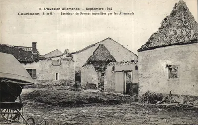 Courtacon (S.-et-M.) — Interior de fazendas incendiadas pelos alemães — Setembro 1914