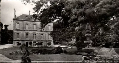 Fontenay-le-Comte (Vendée) — A Prefeitura e o Jardim Público — Edições Gaby, Nantes
