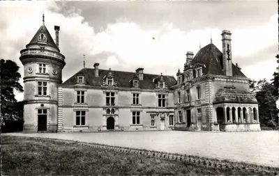 Zamek Court d'Aron — St-Cyr-en-Talmont (Vendée) — Éditions FALAISE
