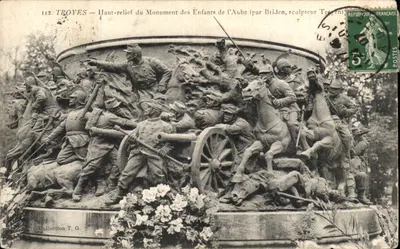 Troyes — Haut-relief du Monument des Enfants de l'Aube (par Briden, sculpteur Troyen) — Collection T.G.