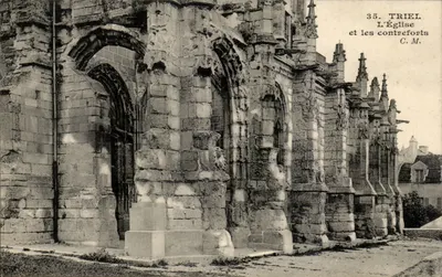 Triel — A Igreja e os contrafortes — C. M.