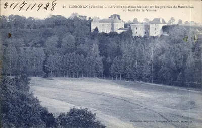 Lusignan (Vienne) — O Velho Castelo Méluisin e as pradarias de Vauchiron às margens da Vonne — Coleção Angevin