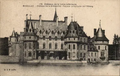 Missillac - Castelo de La Brétésche - Facha principal sobre o Lago — série 178 Castelos da Loire-Inférieure, editor R. Chapeau, Nautes