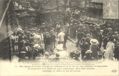 REPRODUÇÃO a catástrofe de Villepreux les Clayes 18 junho 1910 Uma equipe de operários se ocupa no desentupimento