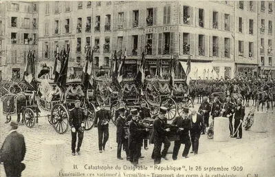 REPRODUÇÃO Catástrofe do dirigível República em 25 de setembro de 1909 Velório das vítimas
