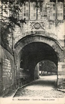 Montdidier — Entrada do Palácio de Justiça — Livraria L. Vallée, editor